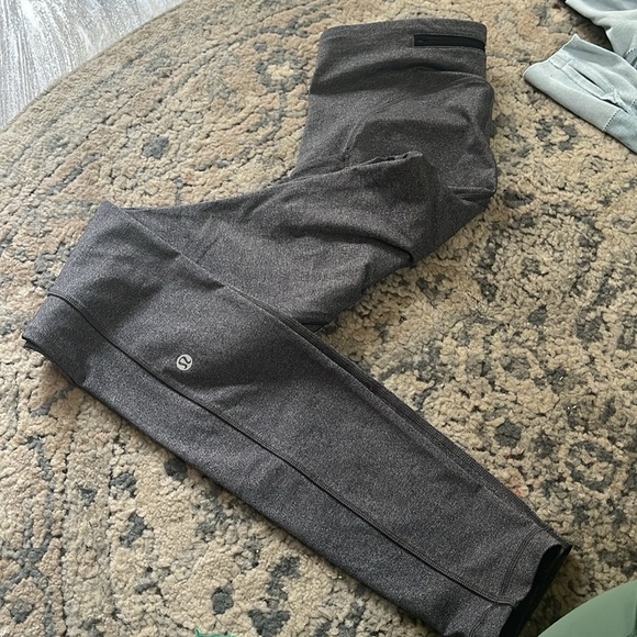 Lululemon - Picture 3 of 5